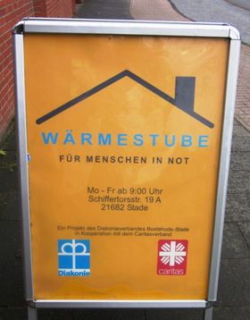 Hinweisschild für "Wärmestube - Für Menschen in Not"